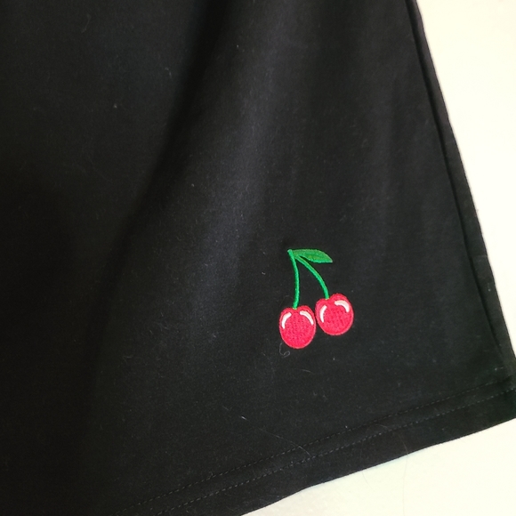 Cherry mini skirt - Picture 2 of 5